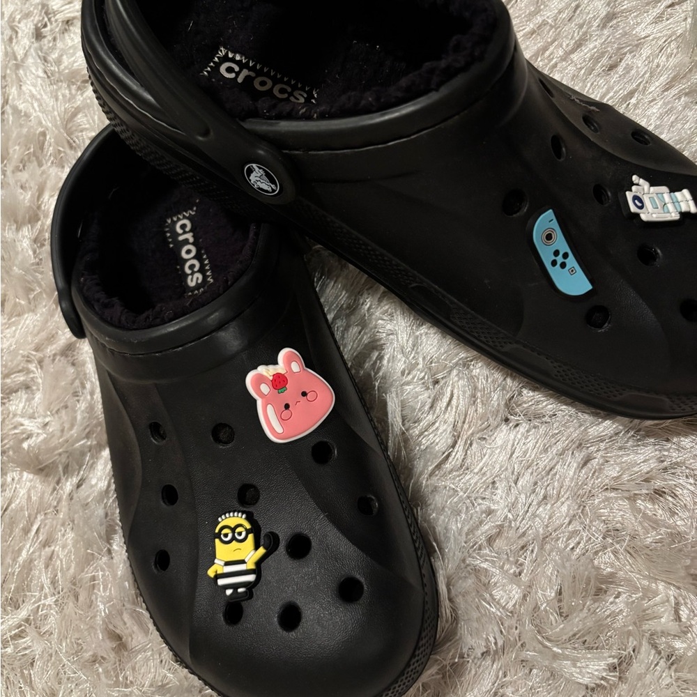 Make offer! NWOT CROCS Black Slippers Colorful Charms heel straps Men 9 Woman 11 - Picture 2 of 16